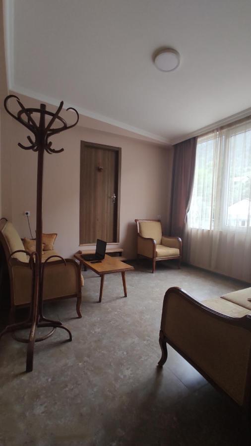 Guesthouse Mabu - 4 Newly Built Rooms In The Heart Of Mestia Esterno foto