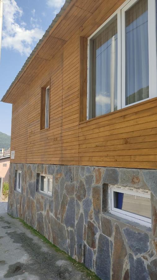 Guesthouse Mabu - 4 Newly Built Rooms In The Heart Of Mestia Esterno foto